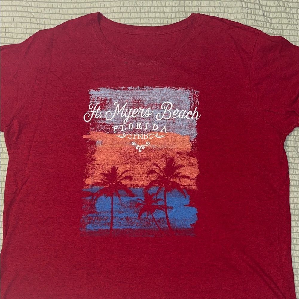 Fort Myers Beach Women’s Graphic Tee in Red size XL no label Like New
